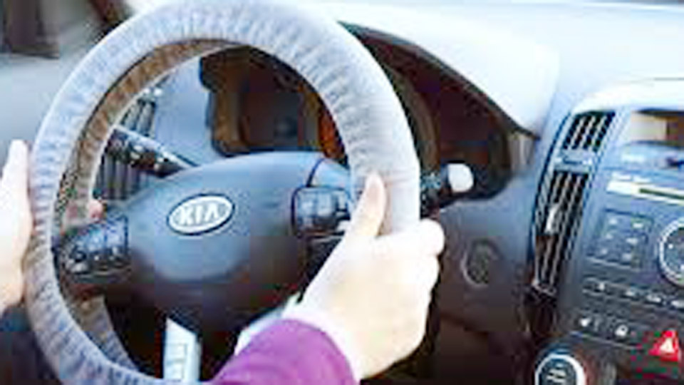 How to Properly Put On a Steering Wheel Cover